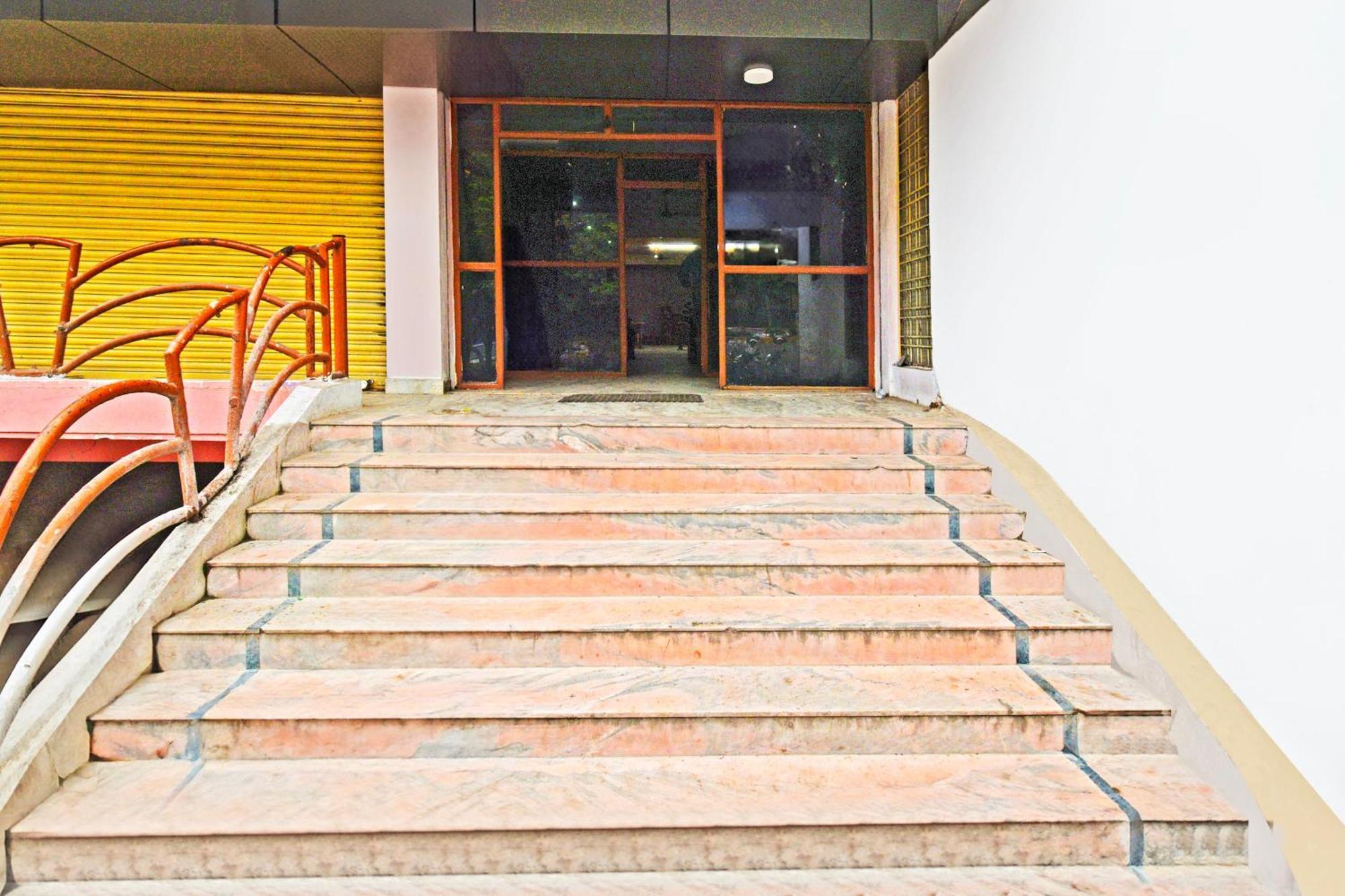 Super Collection O Sanath Nagar Near Railway Station Hotel Hyderabad Exterior photo