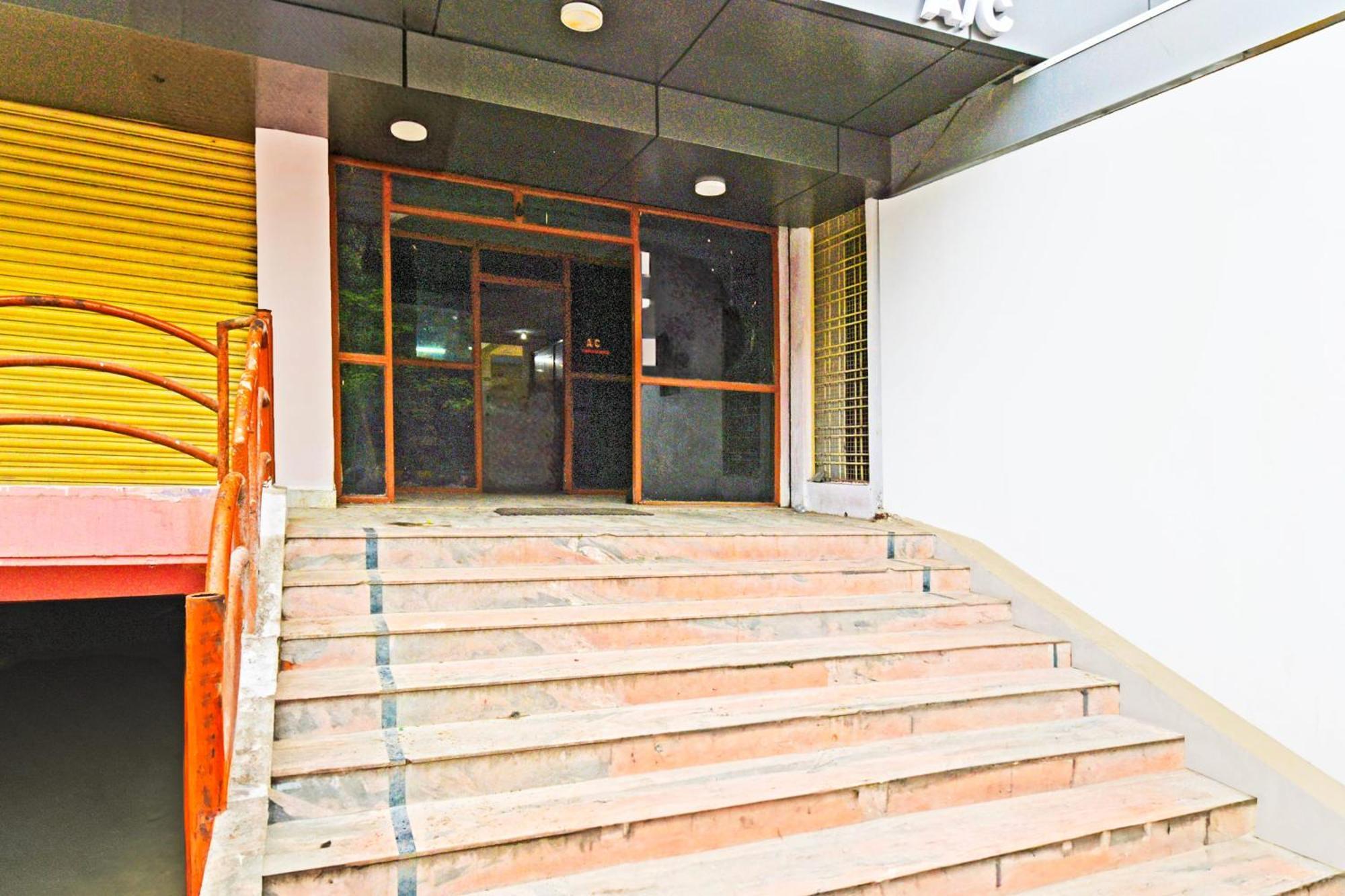 Super Collection O Sanath Nagar Near Railway Station Hotel Hyderabad Exterior photo